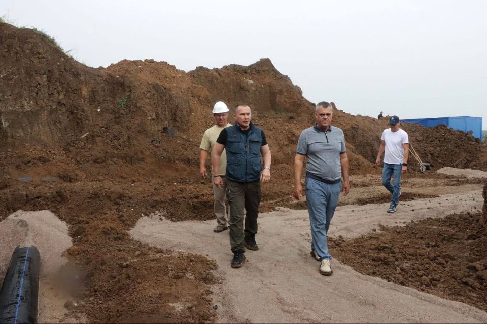 Дмитрий Бердников: Сегодня в День России поздравил трудовой коллектив «Воды Донбасса» с праздником, тех, кто встречает его на трудовом посту, обеспечивая непрерывную работу предприятия Дмитрий Бердников: Сегодня в День России поздравил трудовой коллектив «Воды Донбасса» с праздником, тех, кто встречает его на трудовом посту, обеспечивая непрерывную работу предприятия