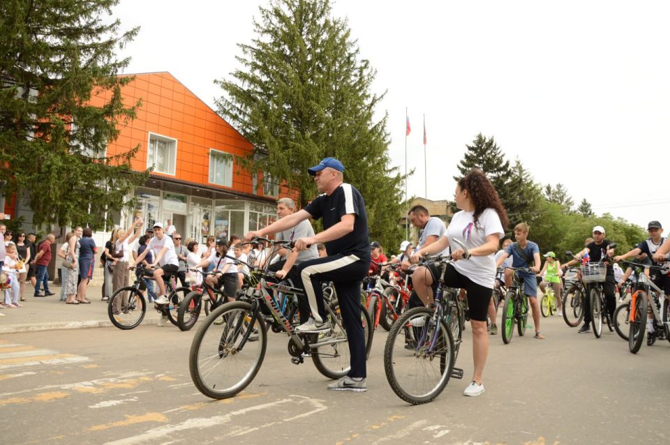 «СПОРТИВНЫЙ ДОНБАСС». 12 июня — Велопробег в честь Дня России! Сегодня, в День России, Володарский муниципальный округ объединился в движении и отличном настроении! Жители всех возрастов — от самых юных до взрослых — приняли... «СПОРТИВНЫЙ ДОНБАСС». 12 июня — Велопробег в честь Дня России! Сегодня, в День России, Володарский муниципальный округ объединился в движении и отличном настроении! Жители всех возрастов — от самых юных до взрослых — приняли...