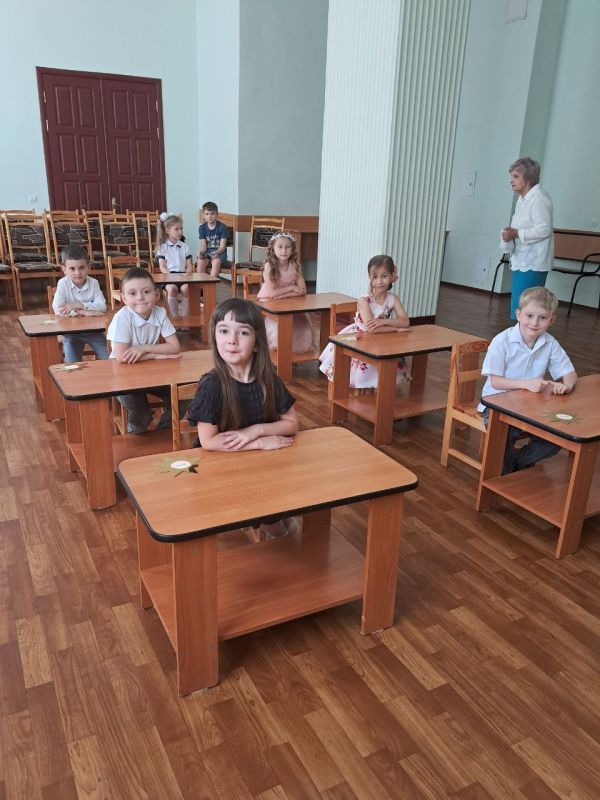 В Донецком детском доме культуры железнодорожников состоялся выпускной для детей, завершивших занятия в кружке раннего интеллектуального развития «Познайка» В Донецком детском доме культуры железнодорожников состоялся выпускной для детей, завершивших занятия в кружке раннего интеллектуального развития «Познайка»
