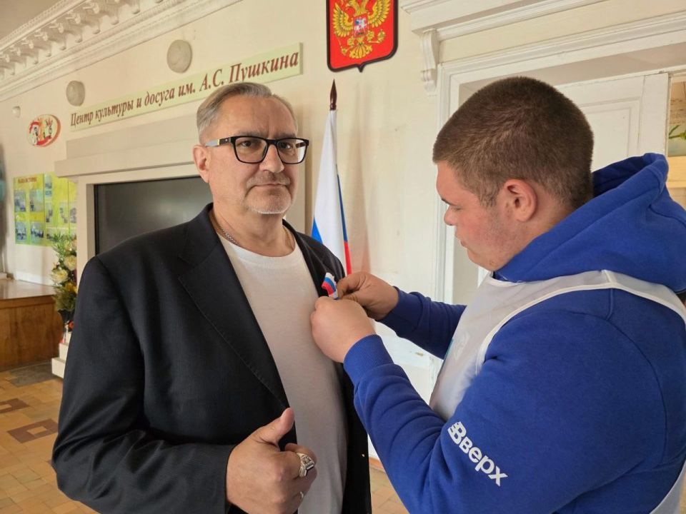 В Докучаевске прошла акция «Сердце России» В Докучаевске прошла акция «Сердце России»
