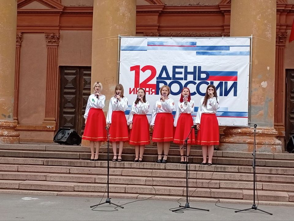 Виктория Жукова: Россия, Родина моя!" — сегодня прошел праздничный концерт к Дню России Виктория Жукова: Россия, Родина моя!" — сегодня прошел праздничный концерт к Дню России