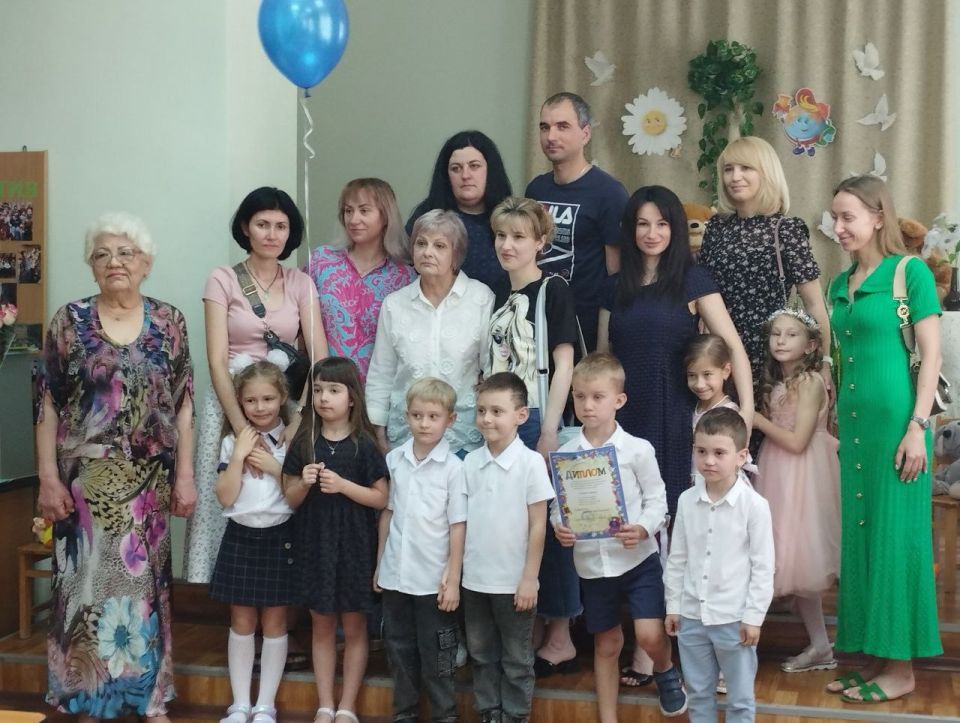 В Донецком детском доме культуры железнодорожников состоялся выпускной для детей, завершивших занятия в кружке раннего интеллектуального развития «Познайка» В Донецком детском доме культуры железнодорожников состоялся выпускной для детей, завершивших занятия в кружке раннего интеллектуального развития «Познайка»