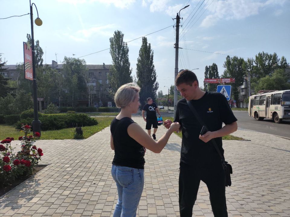 В Центрально-Городском внутригородском районе города Горловка прошла патриотическая акция «Российский триколор» В Центрально-Городском внутригородском районе города Горловка прошла патриотическая акция «Российский триколор»
