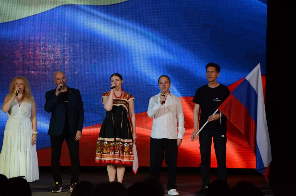 В Володарском Доме культуры состоялся праздничный концерт, посвященный Дню России В Володарском Доме культуры состоялся праздничный концерт, посвященный Дню России