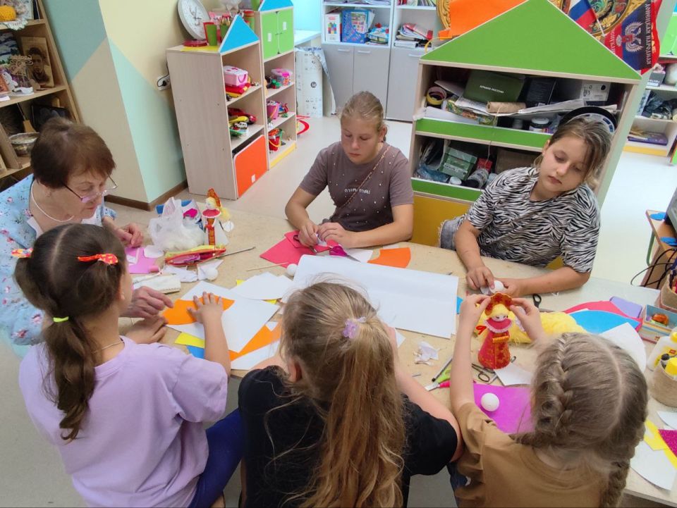 В фойе МБУК "Волновахский ОДК им. Героя России В. А. Жоги" развернулась тематическая выставка, посвященная Дню России В фойе МБУК "Волновахский ОДК им. Героя России В. А. Жоги" развернулась тематическая выставка, посвященная Дню России
