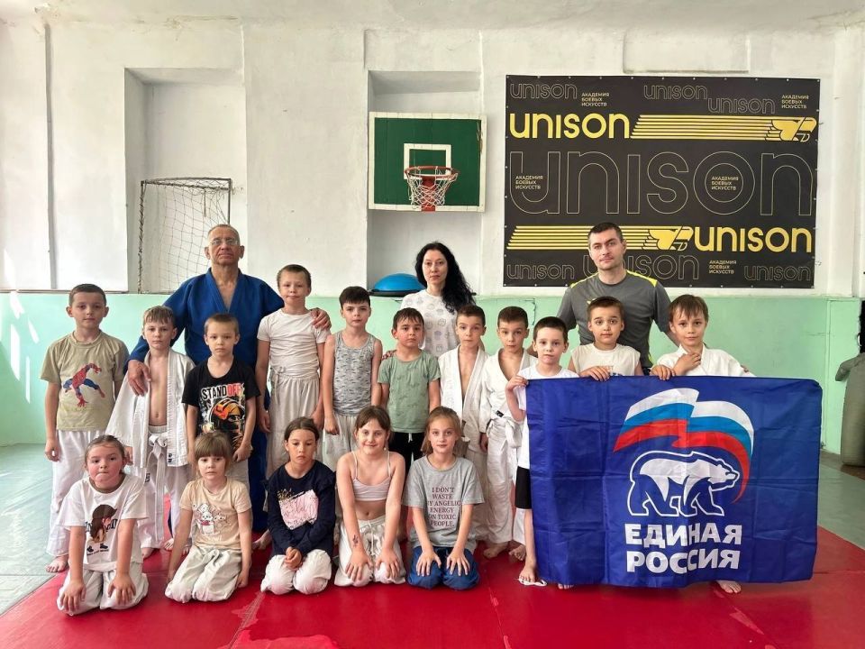 Вчера в рамках партийного проекта «Детский спорт» и месячника спорта «Спортивный Донбасс», в Ясиноватой прошел мастер-класс по вольной борьбе Вчера в рамках партийного проекта «Детский спорт» и месячника спорта «Спортивный Донбасс», в Ясиноватой прошел мастер-класс по вольной борьбе