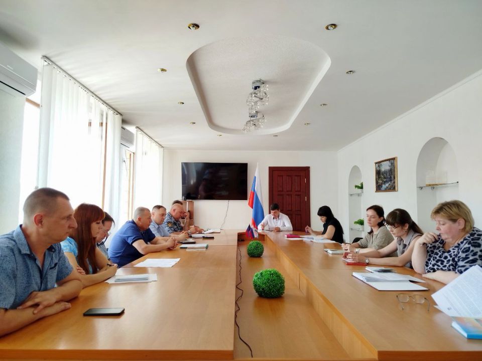В администрации городского округа Торез состоялось заседание антинаркотической комиссии в присутствии врип Главы муниципального образования, председателя комиссии Артема Чеснокова В администрации городского округа Торез состоялось заседание антинаркотической комиссии в присутствии врип Главы муниципального образования, председателя комиссии Артема Чеснокова