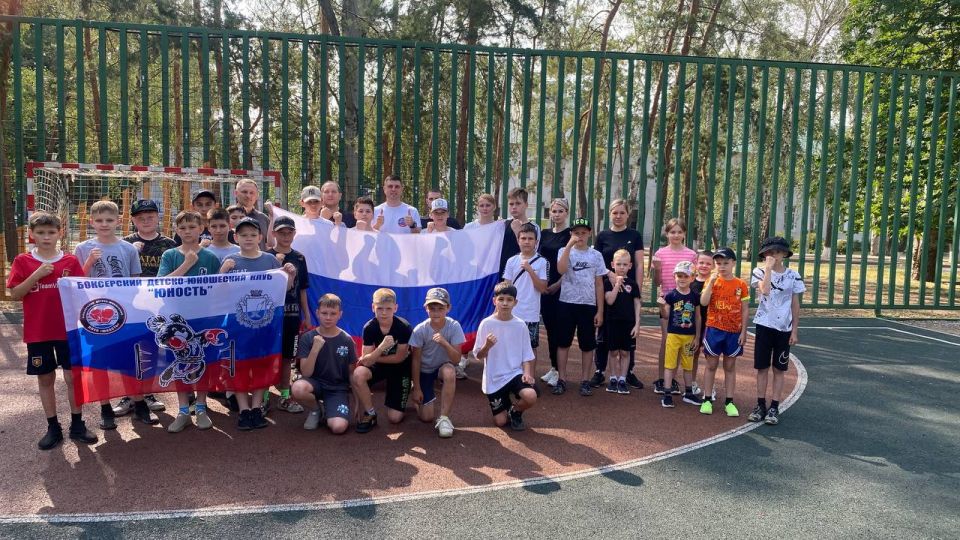 Виктория Жукова: Сегодня к утренней зарядке присоединились родители наших воспитанников ! Виктория Жукова: Сегодня к утренней зарядке присоединились родители наших воспитанников !