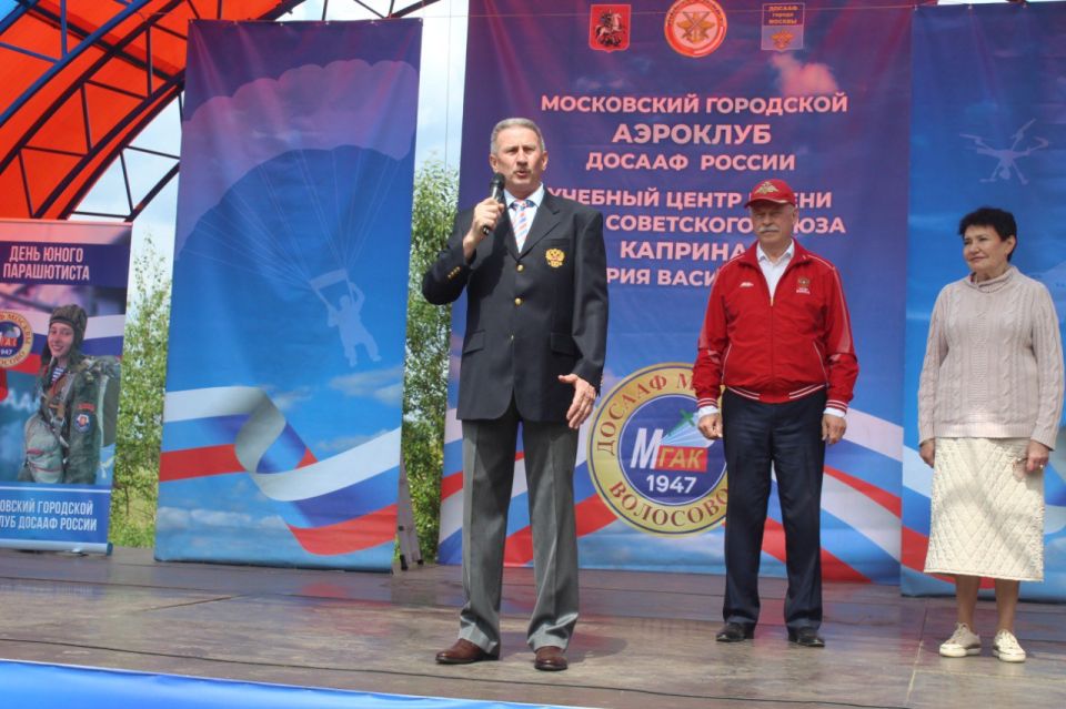 День России на аэродроме Волосово: новые традиции и живая память о героях День России на аэродроме Волосово: новые традиции и живая память о героях