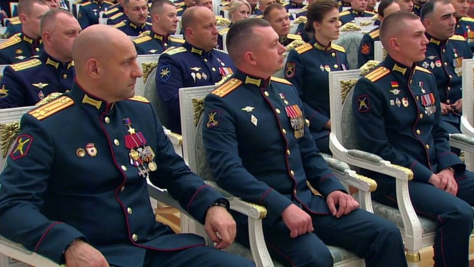 Константин Кузьмин: Вместе с однокурсниками по программе «Время Героев» встретился с Президентом России Владимиром Путиным Константин Кузьмин: Вместе с однокурсниками по программе «Время Героев» встретился с Президентом России Владимиром Путиным