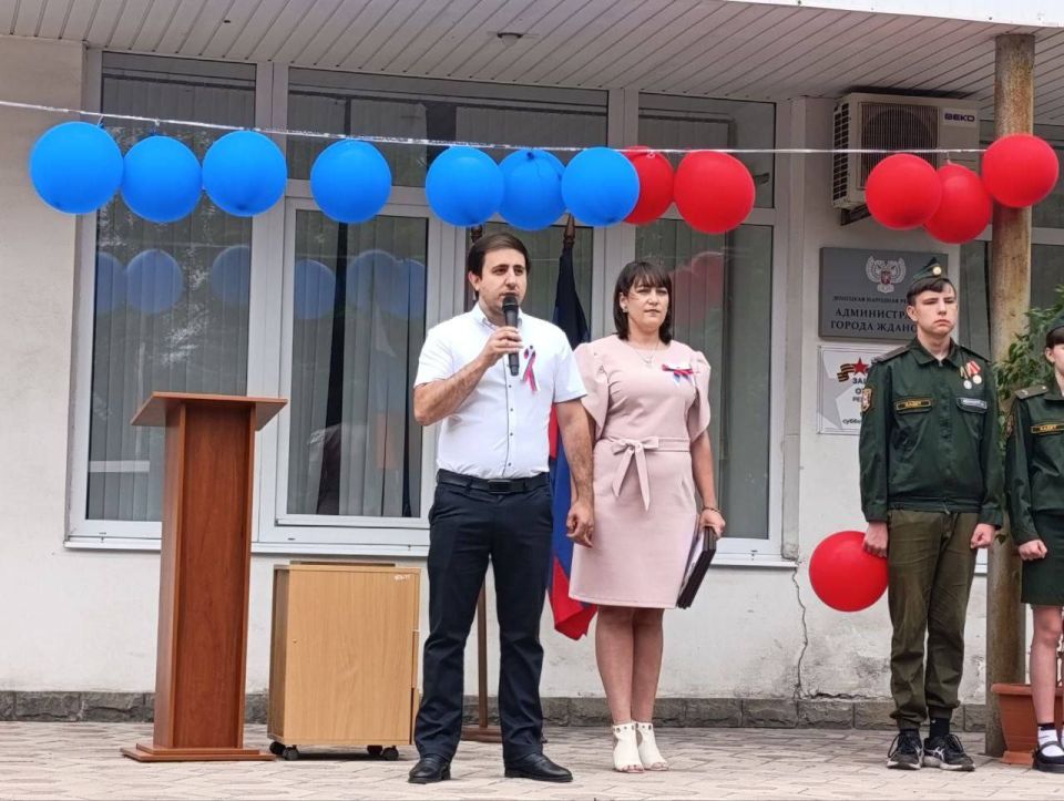 В Ждановке прошла тематическая программа ко Дню России «Гордость моя, Россия!» В Ждановке прошла тематическая программа ко Дню России «Гордость моя, Россия!»