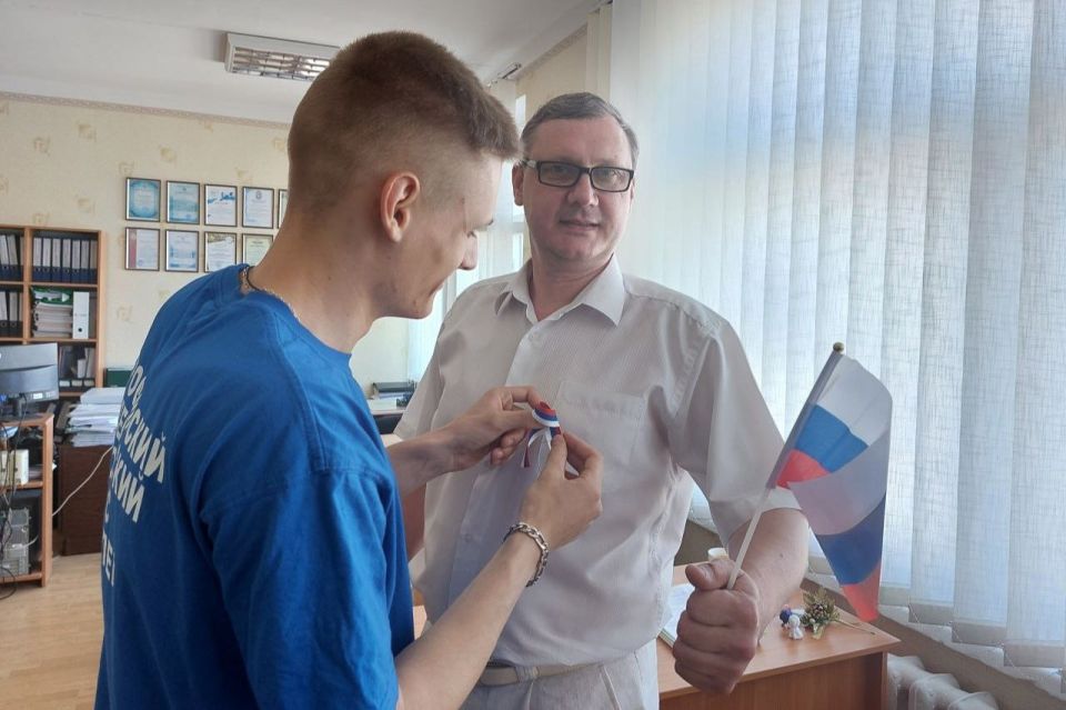 Добровольцы Донецкого РО ВСКС вместе со всей страной сегодня отметили День России Добровольцы Донецкого РО ВСКС вместе со всей страной сегодня отметили День России
