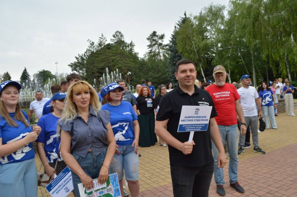 «Мы гордимся нашей страной!»: Как в Донецке отметили День России «Мы гордимся нашей страной!»: Как в Донецке отметили День России
