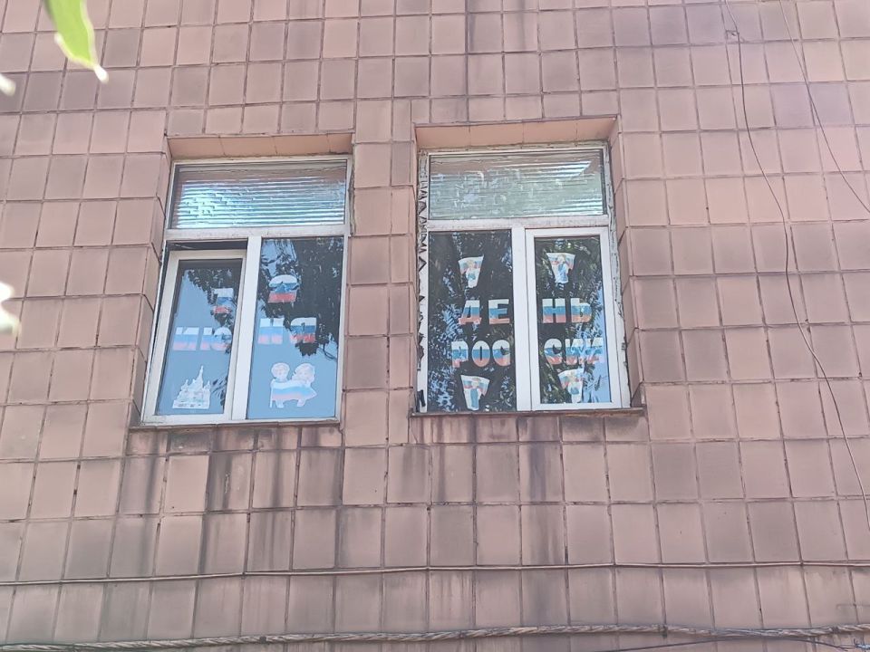 В преддверии празднования Дня России Администрация Краснолиманского муниципального округа совместно с Отделом культуры приняли участие во Всероссийских акциях: В преддверии празднования Дня России Администрация Краснолиманского муниципального округа совместно с Отделом культуры приняли участие во Всероссийских акциях: