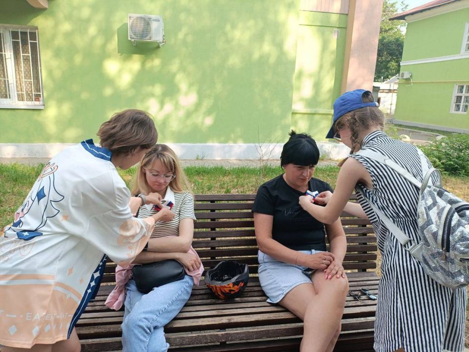 Виктория Жукова: В рамках Всероссийской акции "#РодинойГоржусь", приуроченной к празднованию Дня Российской Федерации, прошла акция - "Сердце России" Виктория Жукова: В рамках Всероссийской акции "#РодинойГоржусь", приуроченной к празднованию Дня Российской Федерации, прошла акция - "Сердце России"