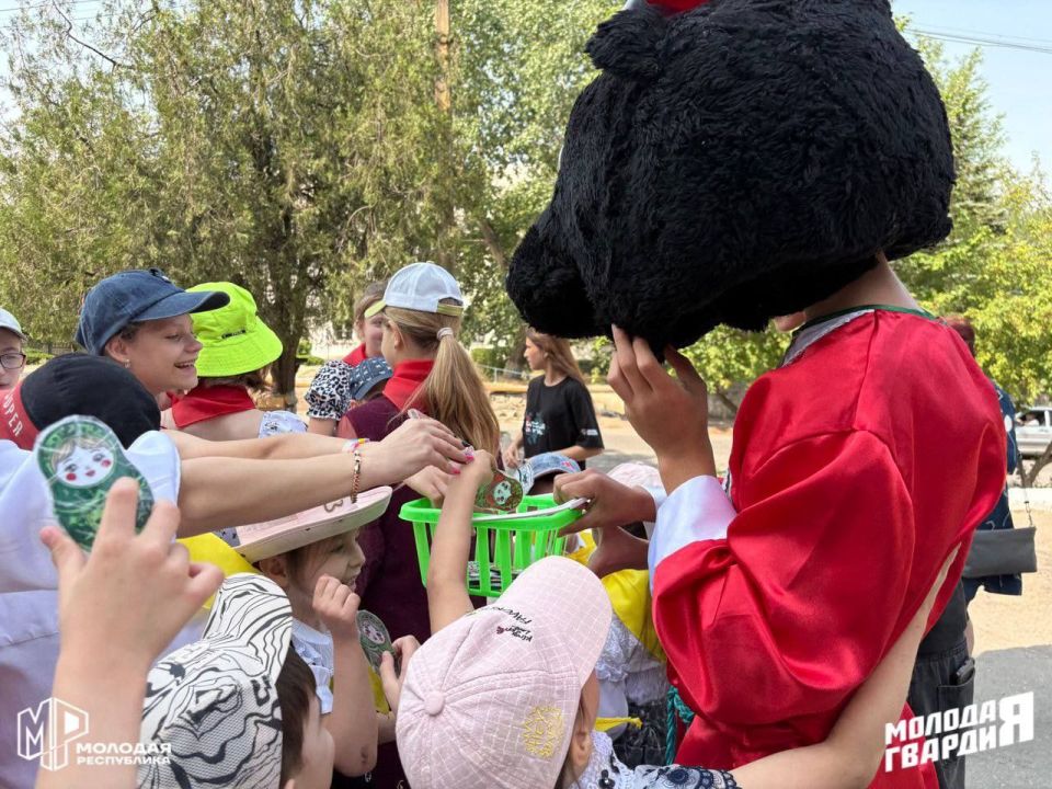 Отмечаем День России весело Отмечаем День России весело