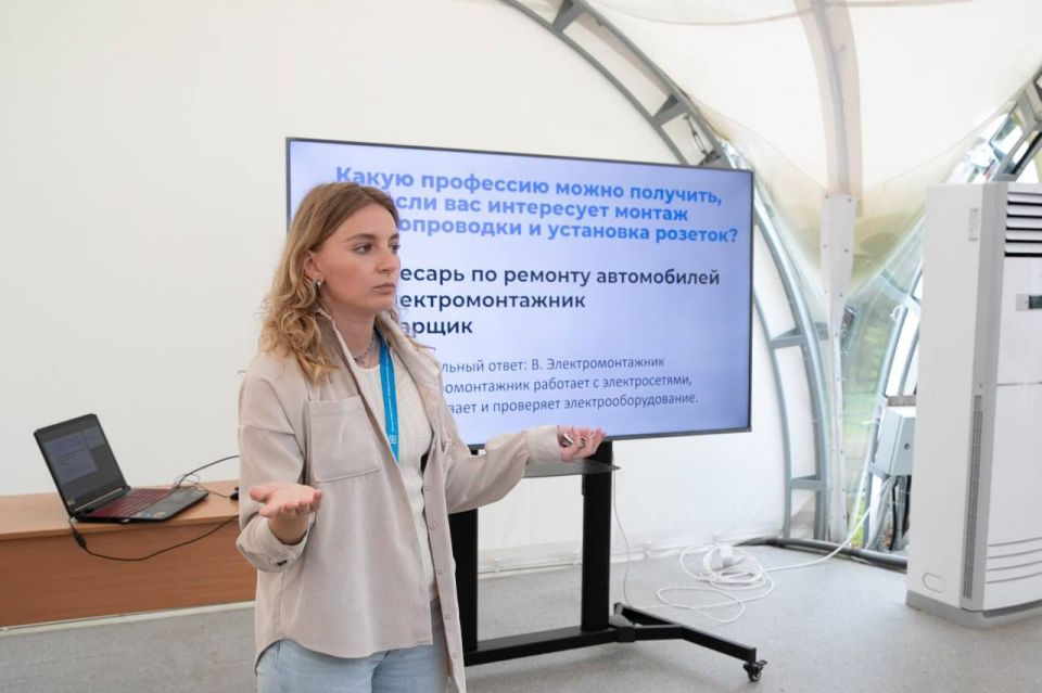 В «Дружных» для мариупольских ребят прошел День Профессий В «Дружных» для мариупольских ребят прошел День Профессий