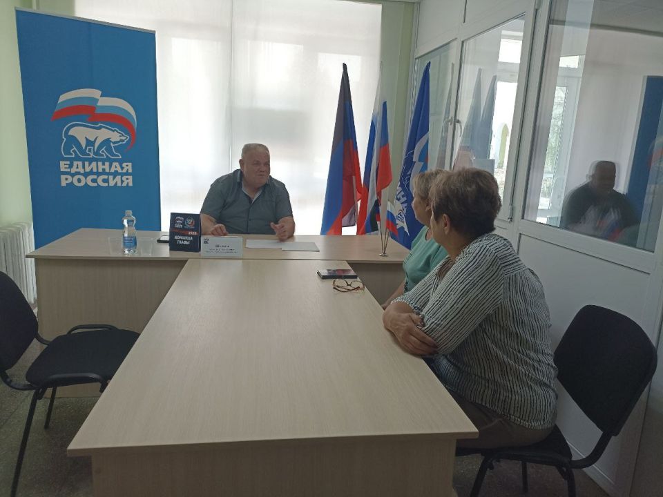 К Председателю Амвросиевского муниципального совета Александру Шульге на приём в общественную приёмную Амвросиевского местного отделения Всероссийской политической партии «Единая Россия» поступили обращения от жителей города... К Председателю Амвросиевского муниципального совета Александру Шульге на приём в общественную приёмную Амвросиевского местного отделения Всероссийской политической партии «Единая Россия» поступили обращения от жителей города...