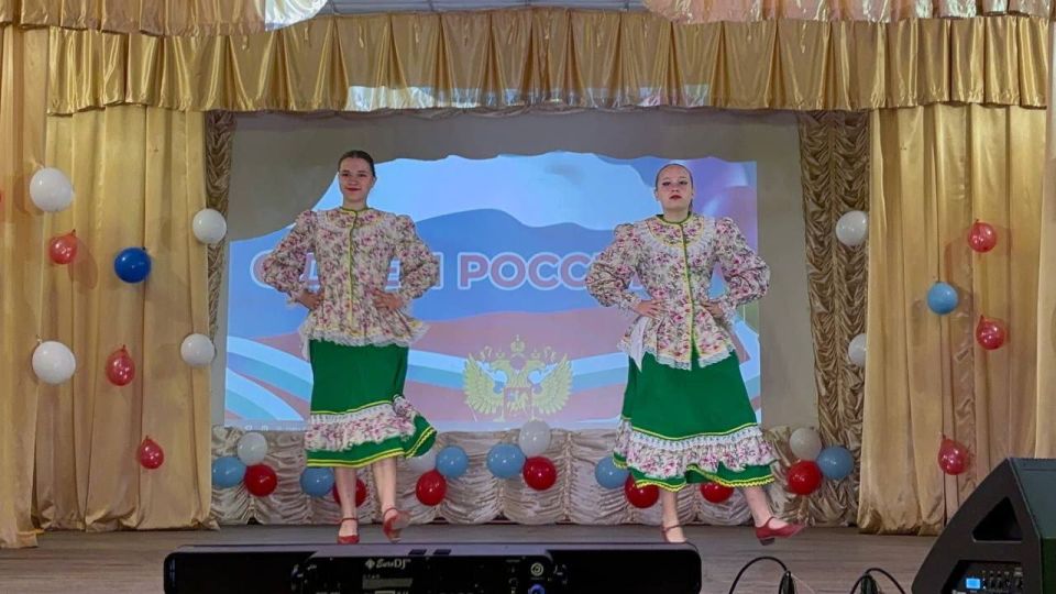 В честь Дня России, в рамках проекта «Культура малой Родины», праздничные мероприятия прошли по всему Мангушскому муниципальному округу В честь Дня России, в рамках проекта «Культура малой Родины», праздничные мероприятия прошли по всему Мангушскому муниципальному округу