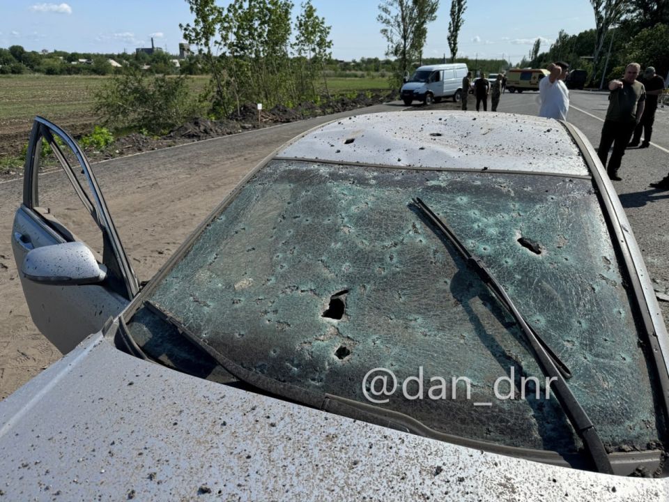 Украинские боевики нанесли удар по Макеевке в ДНР, сообщается о двух погибших и нескольких раненых Украинские боевики нанесли удар по Макеевке в ДНР, сообщается о двух погибших и нескольких раненых