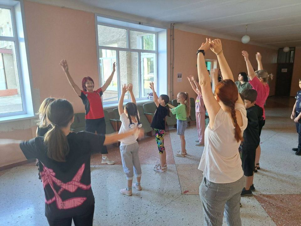 В рамках Всероссийской акции "Родиной горжусь", приуроченной к празднованию Дня России , в городе Светлодарск было проведено спортивное мероприятие «Россия-родина моя» с 15- ти кратной чемпионкой по пауэрлифтингу... В рамках Всероссийской акции "Родиной горжусь", приуроченной к празднованию Дня России , в городе Светлодарск было проведено спортивное мероприятие «Россия-родина моя» с 15- ти кратной чемпионкой по пауэрлифтингу...