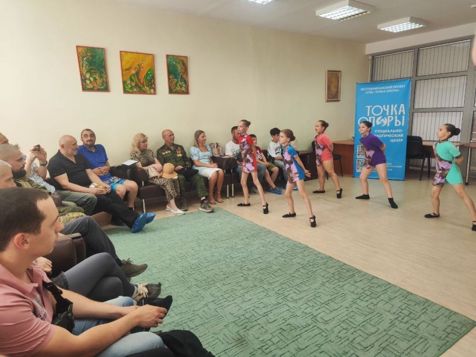 10 июня, накануне празднования Дня России в Донецке состоялась дружественная встреча с ветеранами и военнослужащими нашей армии при поддержке организации Донецкого РО "Боевое братство" и Фонда "Защитники Отечества" ДНР 10 июня, накануне празднования Дня России в Донецке состоялась дружественная встреча с ветеранами и военнослужащими нашей армии при поддержке организации Донецкого РО "Боевое братство" и Фонда "Защитники Отечества" ДНР