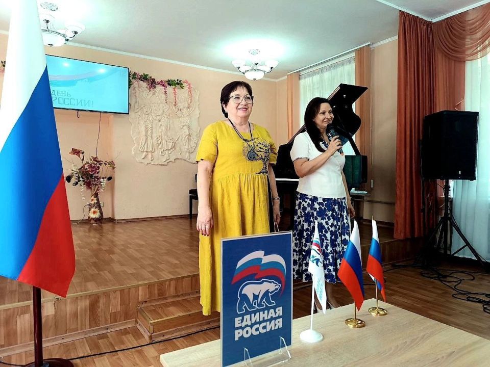С Днем России, друZья! Мы гордимся тем, что мы — граждане России! С Днем России, друZья! Мы гордимся тем, что мы — граждане России!