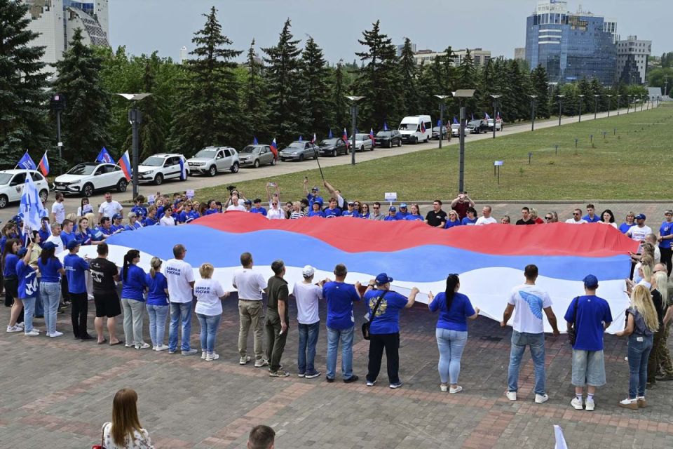 В Донецке прошли масштабные мероприятия, посвященные Дню России, в которых активное участие приняла делегация из Шахтерского муниципального округа В Донецке прошли масштабные мероприятия, посвященные Дню России, в которых активное участие приняла делегация из Шахтерского муниципального округа