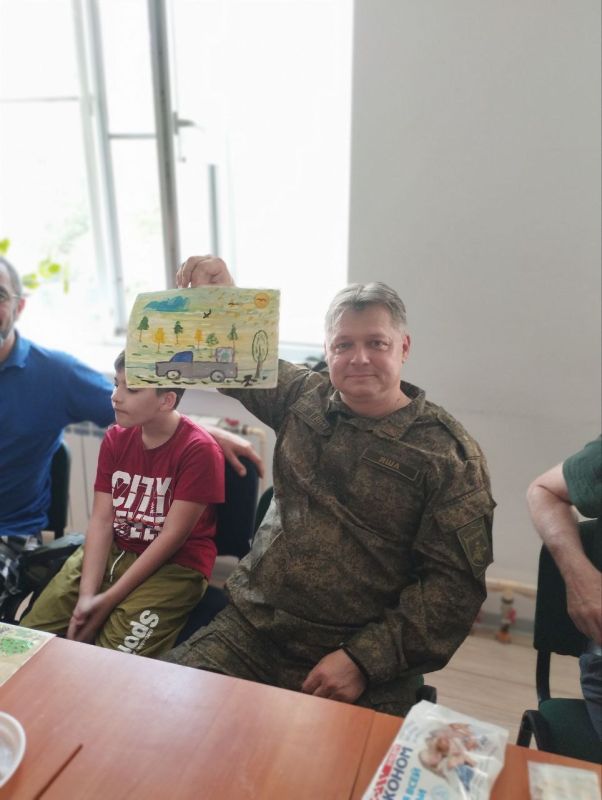 10 июня, накануне празднования Дня России в Донецке состоялась дружественная встреча с ветеранами и военнослужащими нашей армии при поддержке организации Донецкого РО "Боевое братство" и Фонда "Защитники Отечества" ДНР 10 июня, накануне празднования Дня России в Донецке состоялась дружественная встреча с ветеранами и военнослужащими нашей армии при поддержке организации Донецкого РО "Боевое братство" и Фонда "Защитники Отечества" ДНР
