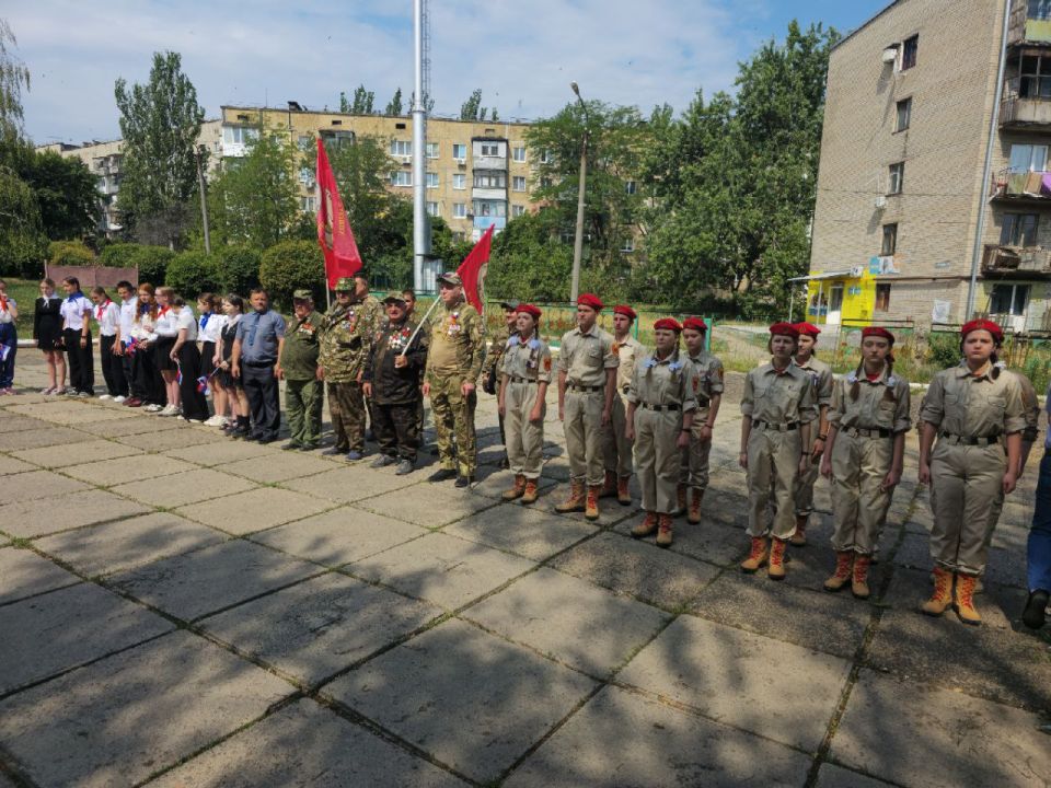 Дмитрий Огилец: 12 июня в ГБОУ Лицей "Интеллект" г. Харцызск прошла торжественная линейка, посвящённая Дмитрий Огилец: 12 июня в ГБОУ Лицей "Интеллект" г. Харцызск прошла торжественная линейка, посвящённая