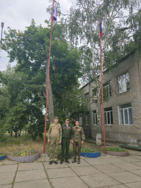 Дмитрий Огилец: 12 июня в ГБОУ Лицей "Интеллект" г. Харцызск прошла торжественная линейка, посвящённая Дмитрий Огилец: 12 июня в ГБОУ Лицей "Интеллект" г. Харцызск прошла торжественная линейка, посвящённая