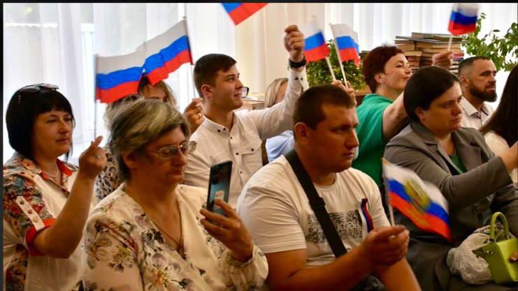 Актив Совета женщин города Дебальцево приняли участие в торжественном мероприятии, посвященному Дню России Актив Совета женщин города Дебальцево приняли участие в торжественном мероприятии, посвященному Дню России