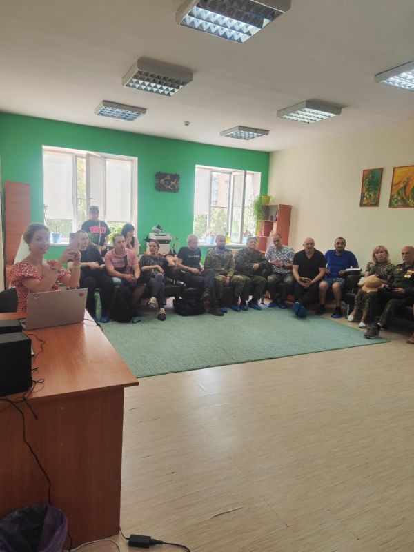 10 июня, накануне празднования Дня России в Донецке состоялась дружественная встреча с ветеранами и военнослужащими нашей армии при поддержке организации Донецкого РО "Боевое братство" и Фонда "Защитники Отечества" ДНР 10 июня, накануне празднования Дня России в Донецке состоялась дружественная встреча с ветеранами и военнослужащими нашей армии при поддержке организации Донецкого РО "Боевое братство" и Фонда "Защитники Отечества" ДНР