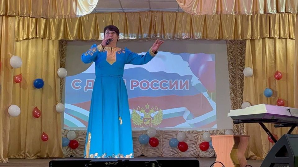 В честь Дня России, в рамках проекта «Культура малой Родины», праздничные мероприятия прошли по всему Мангушскому муниципальному округу В честь Дня России, в рамках проекта «Культура малой Родины», праздничные мероприятия прошли по всему Мангушскому муниципальному округу