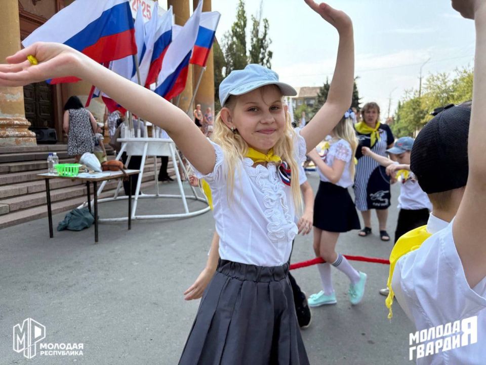 Отмечаем День России весело Отмечаем День России весело
