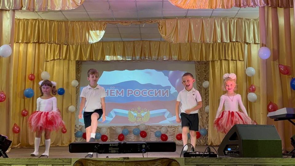 В честь Дня России, в рамках проекта «Культура малой Родины», праздничные мероприятия прошли по всему Мангушскому муниципальному округу В честь Дня России, в рамках проекта «Культура малой Родины», праздничные мероприятия прошли по всему Мангушскому муниципальному округу