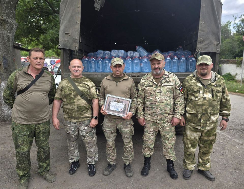 Дмитрий Огилец: Сегодня, 13 июня , Макеевская городская организация РСВА и СВО приняла гуманитарный груз от наших добрых друзей из Республики Южная Осетия, состоящий из питьевой воды, столь необходимой в условиях летнего... Дмитрий Огилец: Сегодня, 13 июня , Макеевская городская организация РСВА и СВО приняла гуманитарный груз от наших добрых друзей из Республики Южная Осетия, состоящий из питьевой воды, столь необходимой в условиях летнего...
