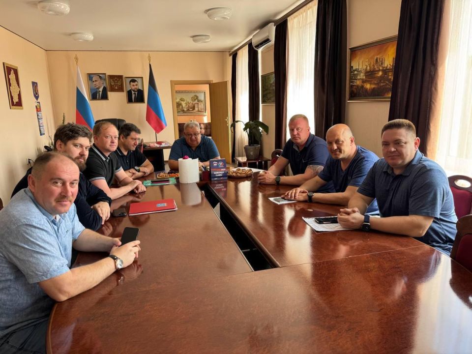 Представители топливно-энергетического блока Ленобласти посетили Енакиево Представители топливно-энергетического блока Ленобласти посетили Енакиево