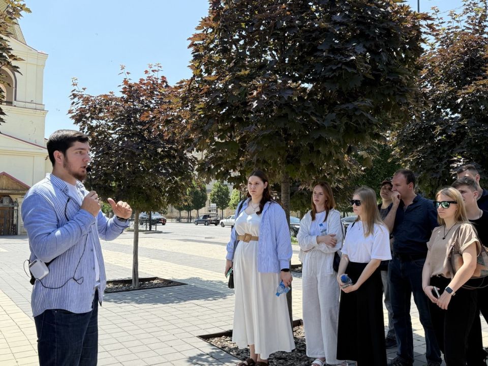 Горы, гостеприимство и возрождение: Больше, чем республика Горы, гостеприимство и возрождение: Больше, чем республика