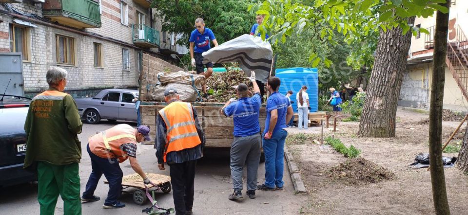 Алексей Кулемзин: Сегодня в Киевском районе состоялся субботник Алексей Кулемзин: Сегодня в Киевском районе состоялся субботник