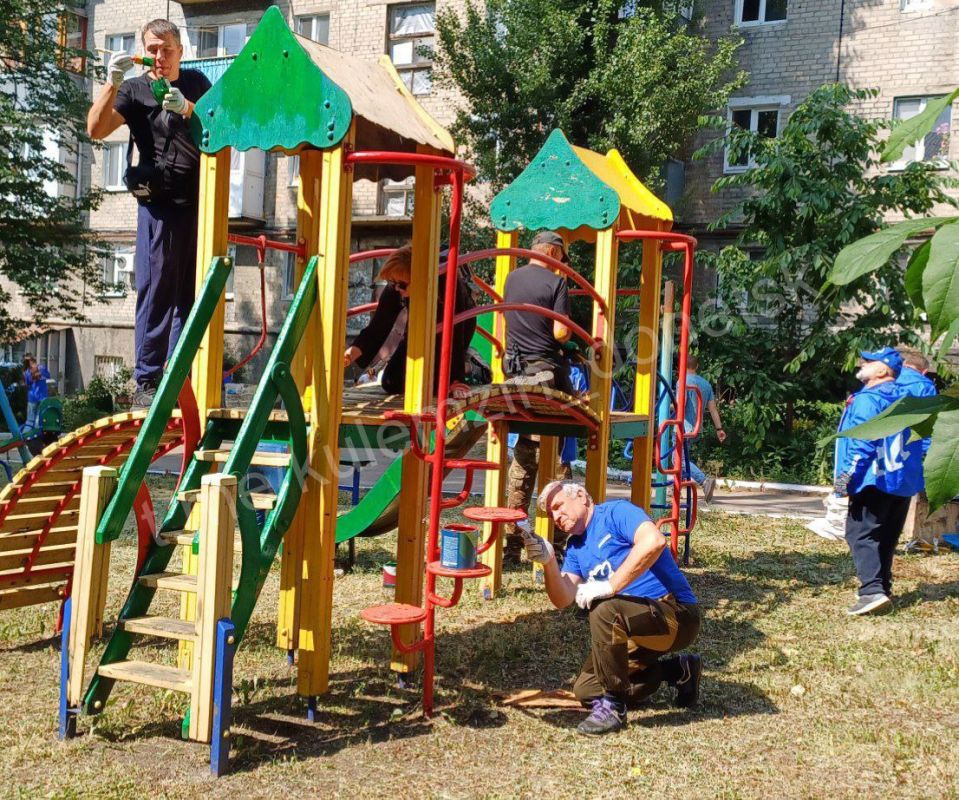 Алексей Кулемзин: Сегодня в Киевском районе состоялся субботник Алексей Кулемзин: Сегодня в Киевском районе состоялся субботник