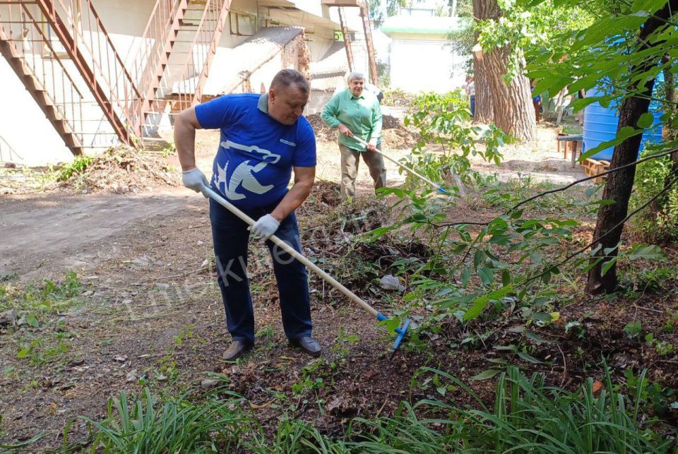 Алексей Кулемзин: Сегодня в Киевском районе состоялся субботник Алексей Кулемзин: Сегодня в Киевском районе состоялся субботник