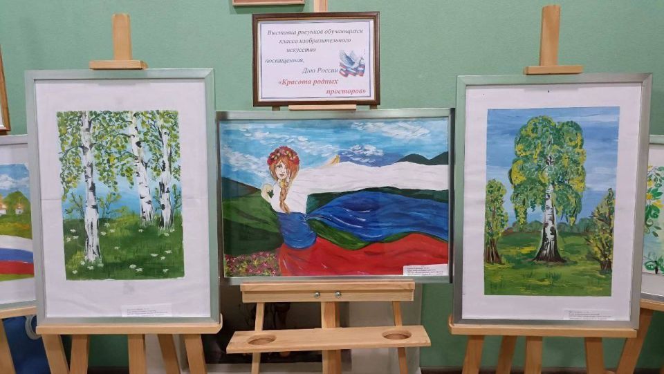 В Мангушской детской школе искусств оформлена и функционирует выставка рисунков обучающихся класса изобразительного искусств «Красота родных просторов» В Мангушской детской школе искусств оформлена и функционирует выставка рисунков обучающихся класса изобразительного искусств «Красота родных просторов»