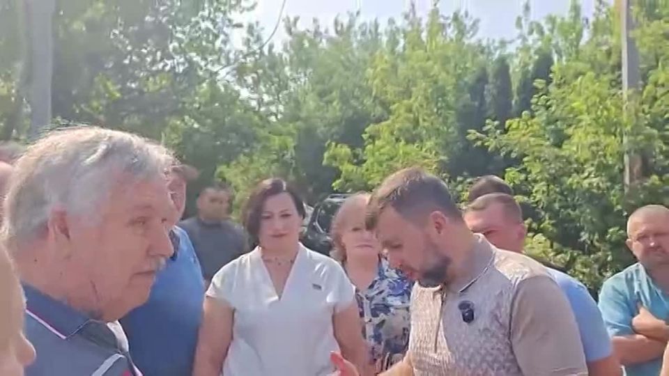 В Админпоселке Куйбышевского района Донецка Глава ДНР Денис Пушилин встретился с жителями