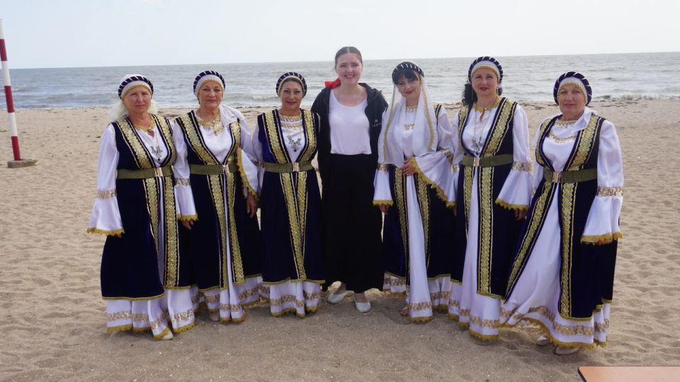 "Мы были, есть и остаёмся греками, В каком краю бы ни пришлось нам жить