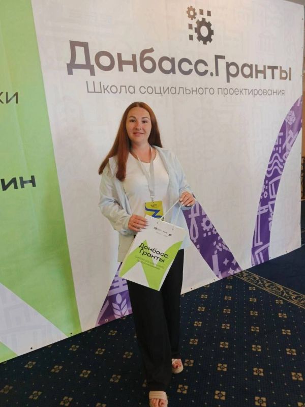 15 июня учитель информатики ГБОУ «СШ с. Грабово Шахтерского м. о.» Ольга Векличева принимает участие в торжественном открытии школы социального проектирования «Донбасс.Гранты» в Донецке