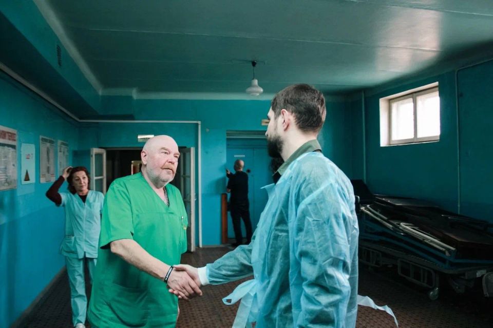 Александр Волошин: Уважаемые врачи, медсёстры, фельдшеры, ветераны и все работники сферы здравоохранения! Александр Волошин: Уважаемые врачи, медсёстры, фельдшеры, ветераны и все работники сферы здравоохранения!
