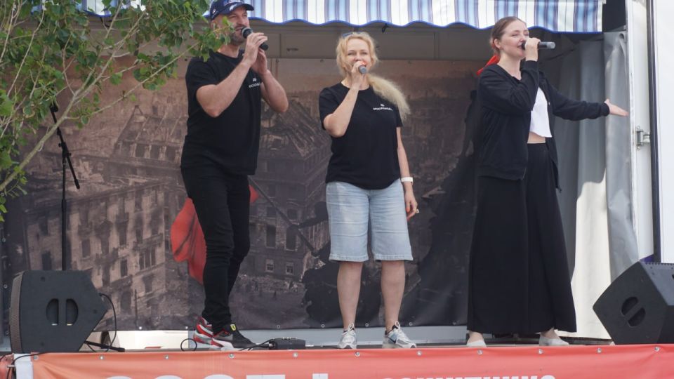 "Мы были, есть и остаёмся греками, В каком краю бы ни пришлось нам жить "Мы были, есть и остаёмся греками, В каком краю бы ни пришлось нам жить