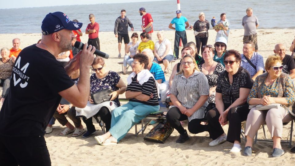 "Мы были, есть и остаёмся греками, В каком краю бы ни пришлось нам жить "Мы были, есть и остаёмся греками, В каком краю бы ни пришлось нам жить