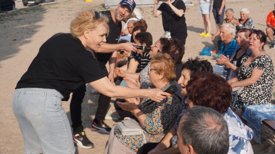 "Мы были, есть и остаёмся греками, В каком краю бы ни пришлось нам жить "Мы были, есть и остаёмся греками, В каком краю бы ни пришлось нам жить